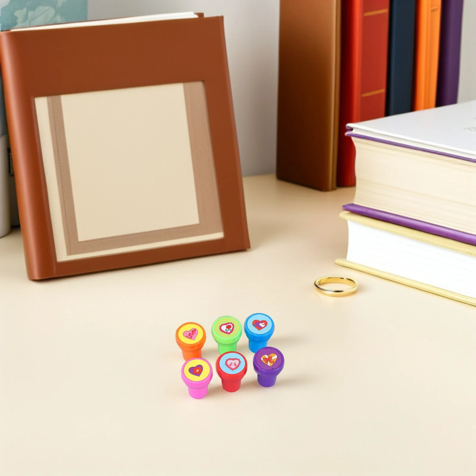 Set di timbri a inchiostro a forma di cuore da 60 pezzi, timbri per insegnanti di cartoni animati vibranti per adesivi ricompensa, attività in classe, scrapbooking