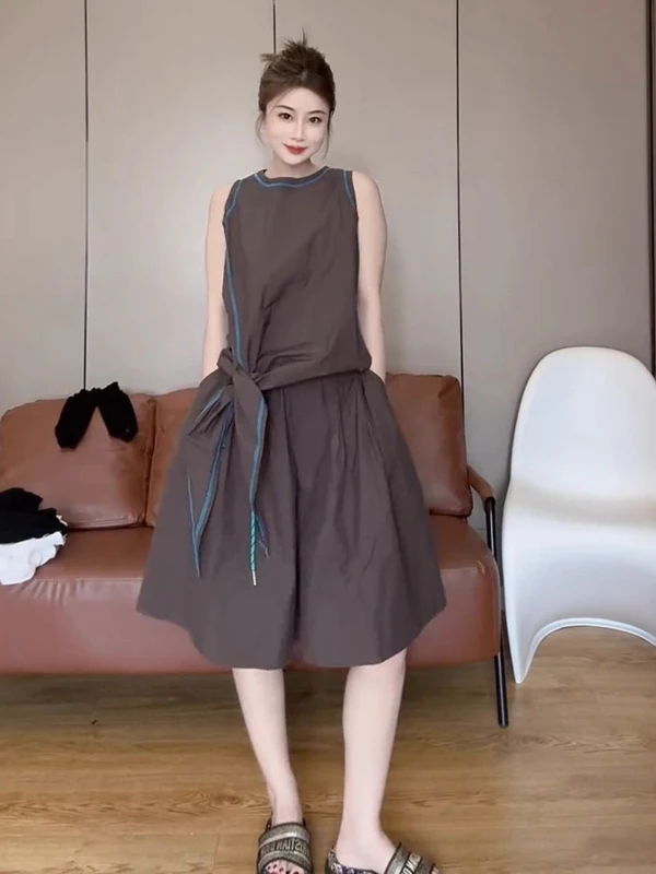 

Летний женский комплект больших размеров: модный ретро-топ кофейного цвета и шорты до колен – уникальный и привлекательный повседневный наряд