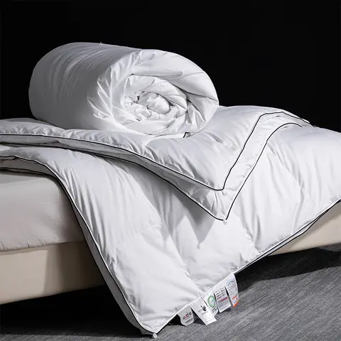 Pure Silk Bedding Gold Comforter Breathable Soft Gold Silk Quilt Combined Pure White Goose Down Comforter All Weather Bedding Set