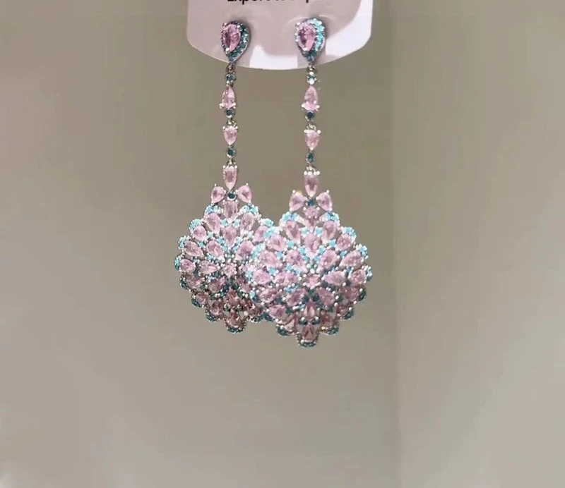 

Sparkling pink and blue flower earrings for women with exaggerated luxury, exquisite temperament, and stunning earrings