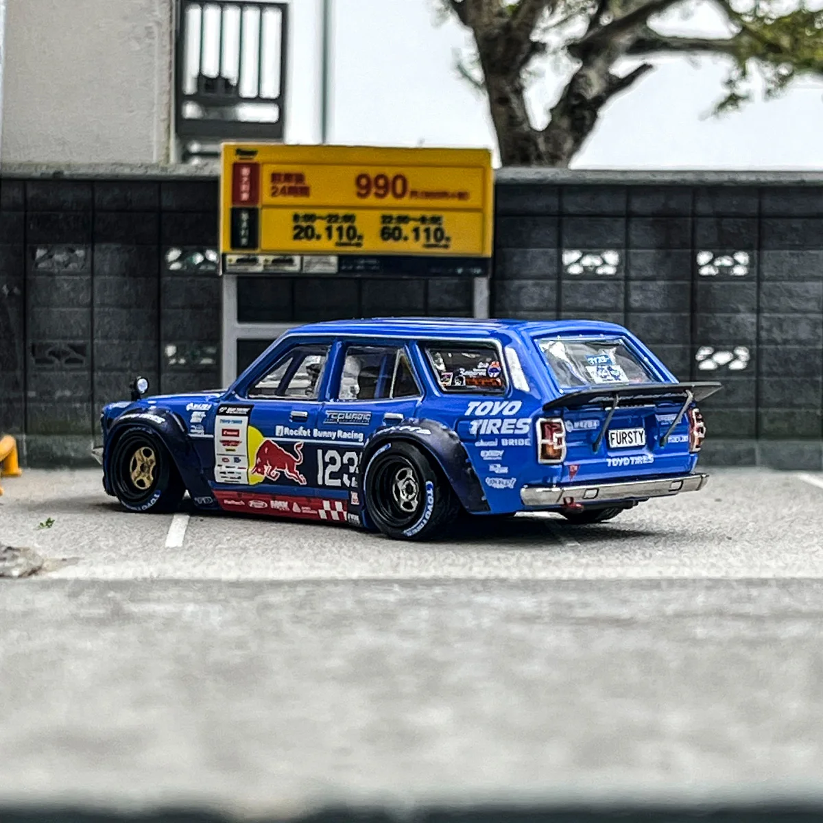 INNO Diecast 1/64 Mazda RX3 MAD MIKE 1976 Model Samochodu Ze Stopu Metalu Mazda Zabawki dla Chłopców Oryginalne Pudełko Dostępne