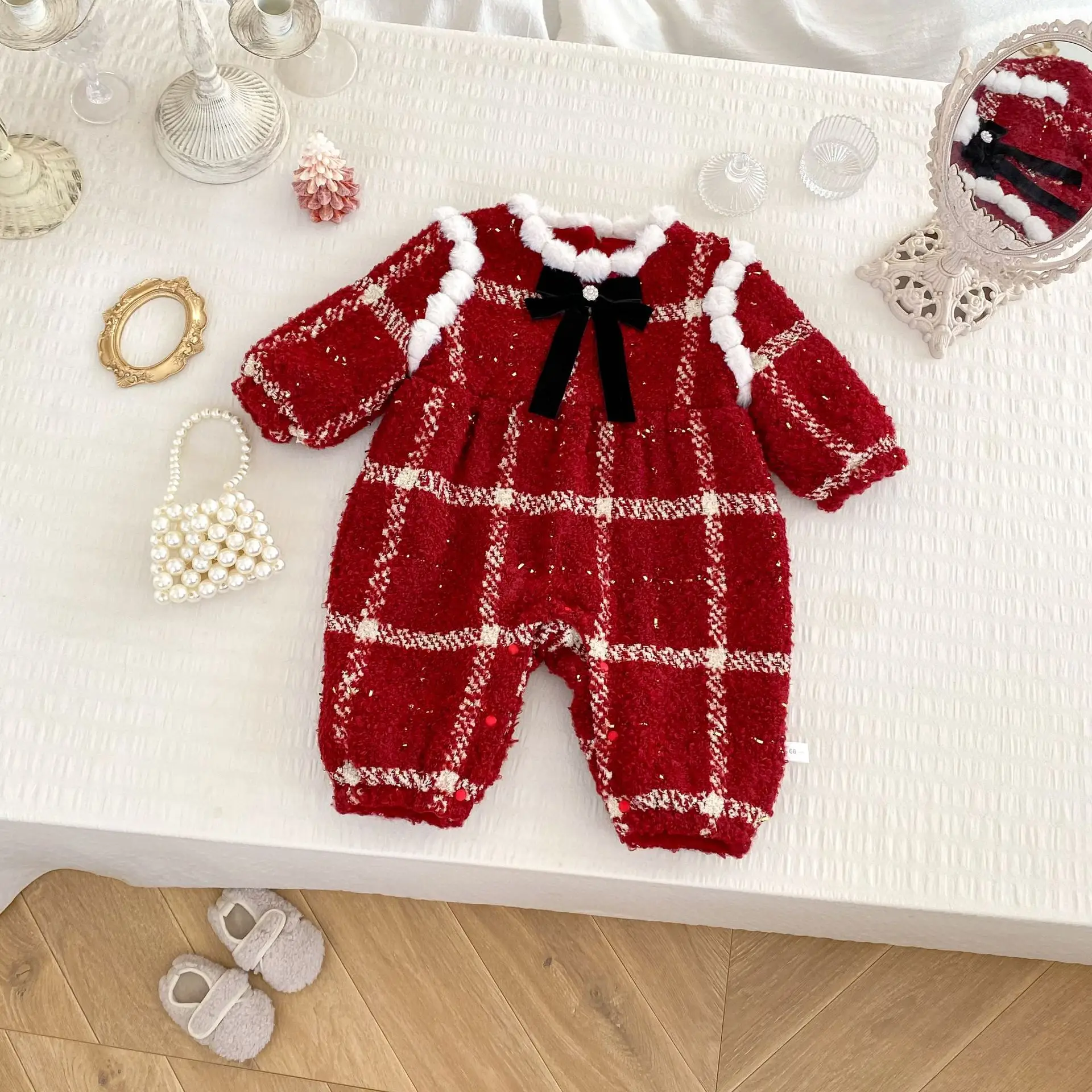

2025 Winter New Baby Girl Long Sleeve Fleece Romper Christmas Cute Infant Girl Bow Plaid Jumpsuit Plus Velvet Thick Baby Clothes