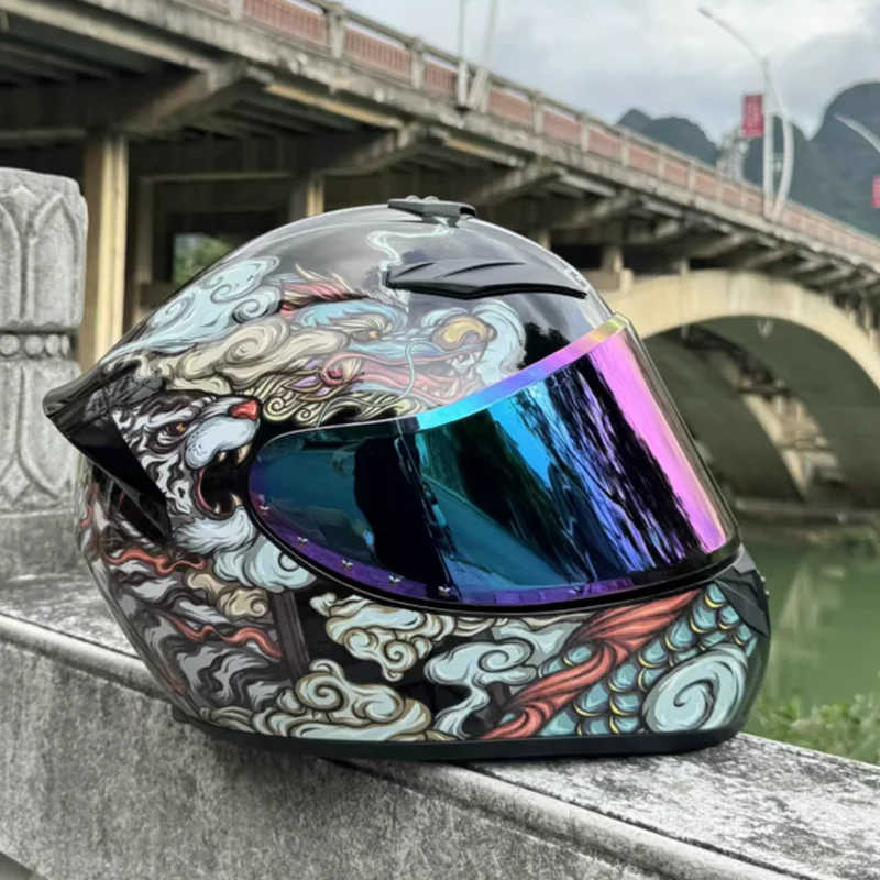 

Classic Unique Chinese Dragon Full Face Motorcycle Helmet with Superior Optical Clarity Pretty for Daily Commuting Unisex