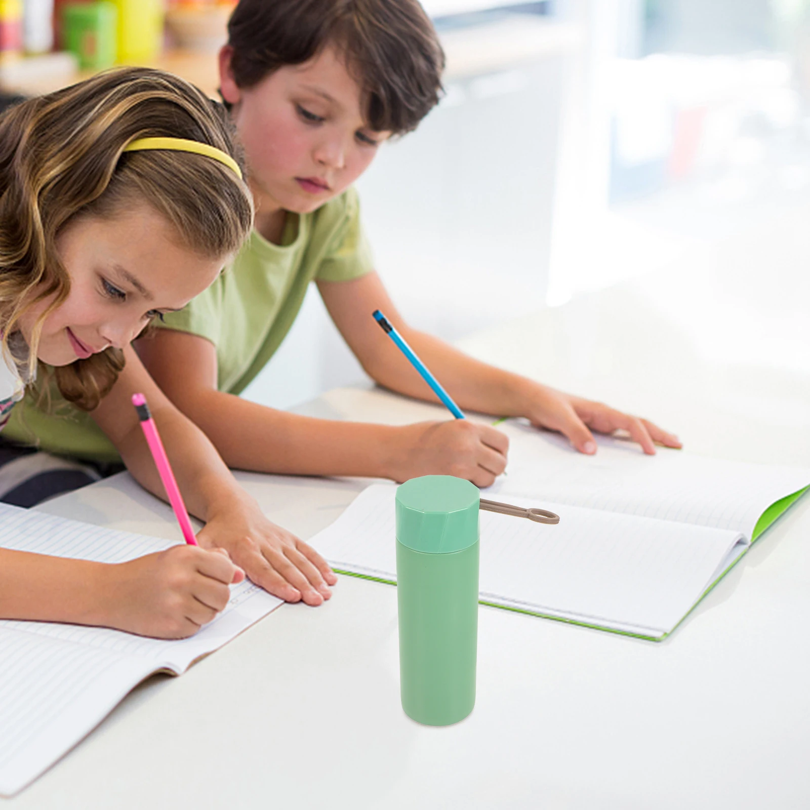 

Kids Macaroon Green Thermal Insulation Bottle Stainless Steel Vacuum Cup Portable Travel Leakproof Vacuum Mug for Kids