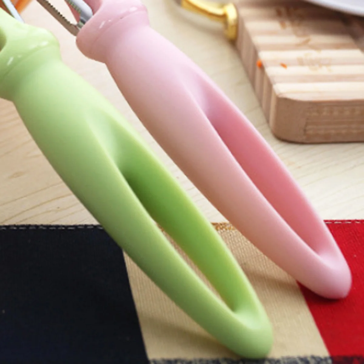 

Эффективная овощечистка из нержавеющей стали для использования на кухне, многофункциональный инструмент для очистки фруктов и овощей, эргономичная конструкция ручки