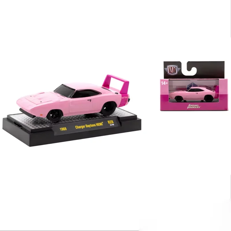 

Модель автомобиля M2 1:64, Charger Daytona 1969 года, серия HEMI, из сплава, статическая, для коллекции, декоративная, праздничный подарок, игрушка, сувенир