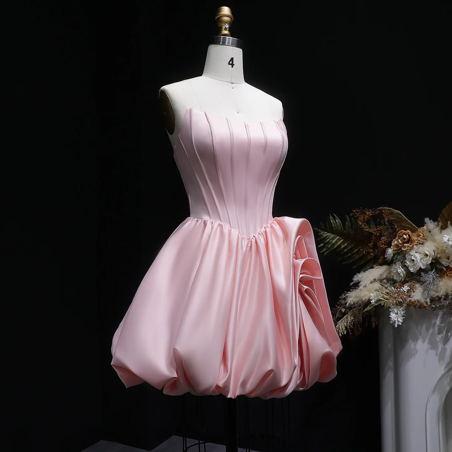 Sharon Said Rosa trägerloses 3D-Blumen-Homecoming-Kleid, plissiertes Korsett, Satin, Dubai, kurzes Cocktail-Abschlussball-Partykleid, RM139, maßgeschneidert – Detail 7