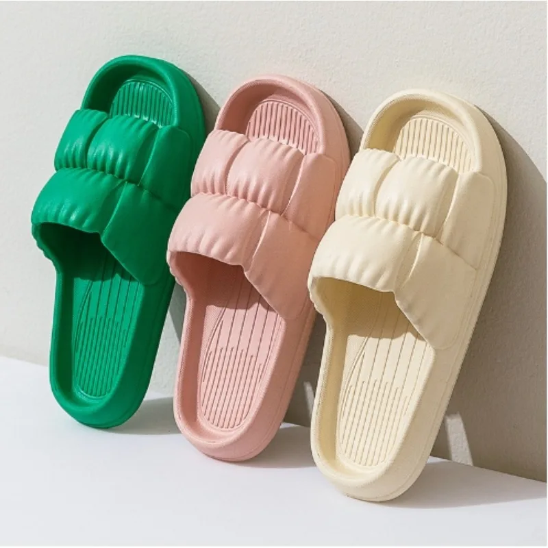 

2024 Men and Women Soft Bottom Cloud Slippers Summer EVA Non-slip Slippers Light Beach Shoes Women Sandals Platform Sandals