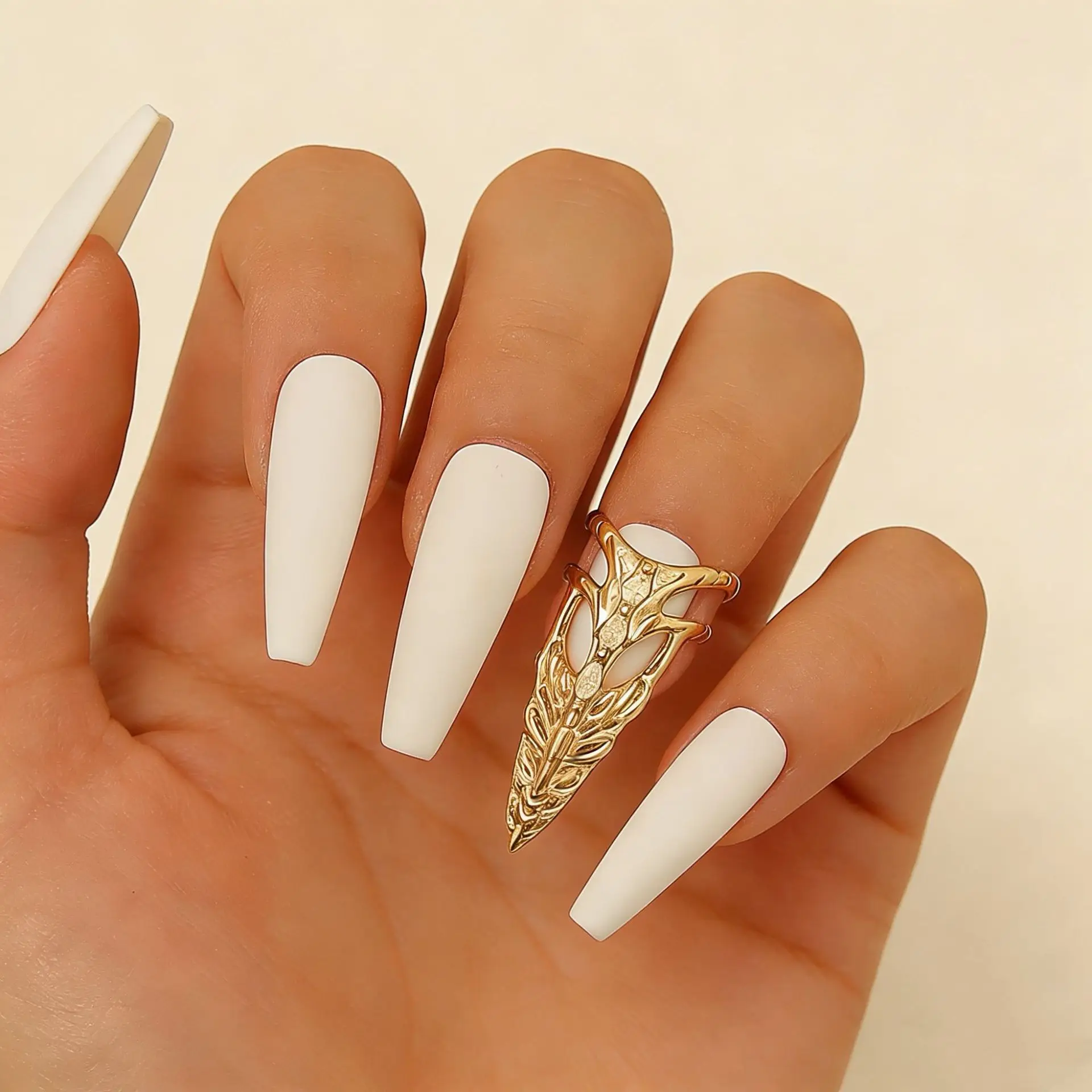 

Cyberpunk Metal Nail Claw Ring Rhinestone Inlaid Finger Cuff Gothic Nail Cover Aesthetic Photo Manicure Accessories