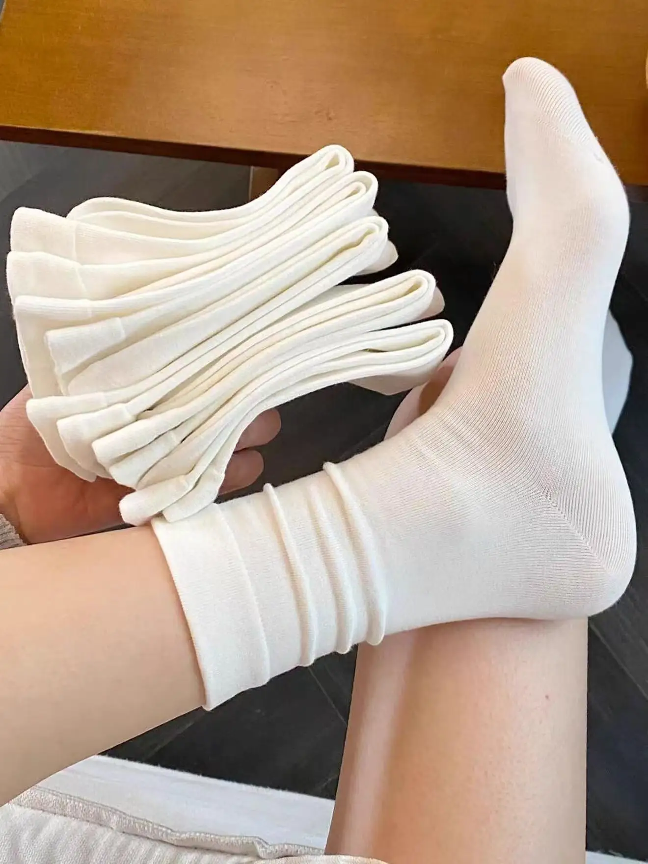 1/5 Paar einfarbige Socken in mittlerer Wadenlänge, weich, schweißabsorbierend, atmungsaktiv, lässig, trendig, vielseitig, für den Alltag, stilvolle Damensocken – Detail 3