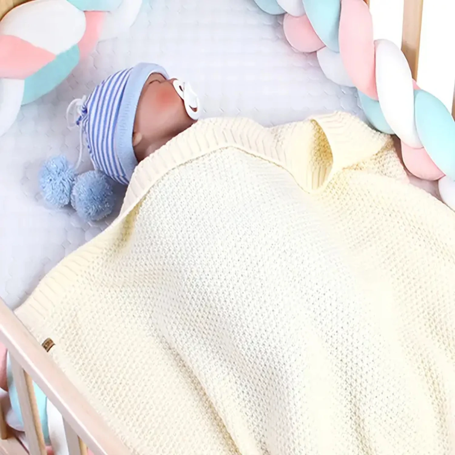 

Soft and Cozy Solid Knitted Baby Blanket for Ultimate Comfort and Warmth in Spring and Fall - Perfect Essential for Newborns See