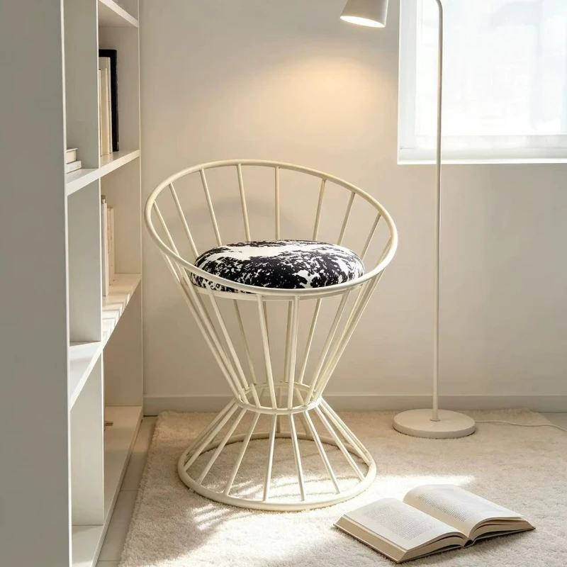 Minimalist Metal Vanity Stool Modern Dressing Chair High‑End Bedroom Seat Small Apartment Household Manicure Salon Furniture