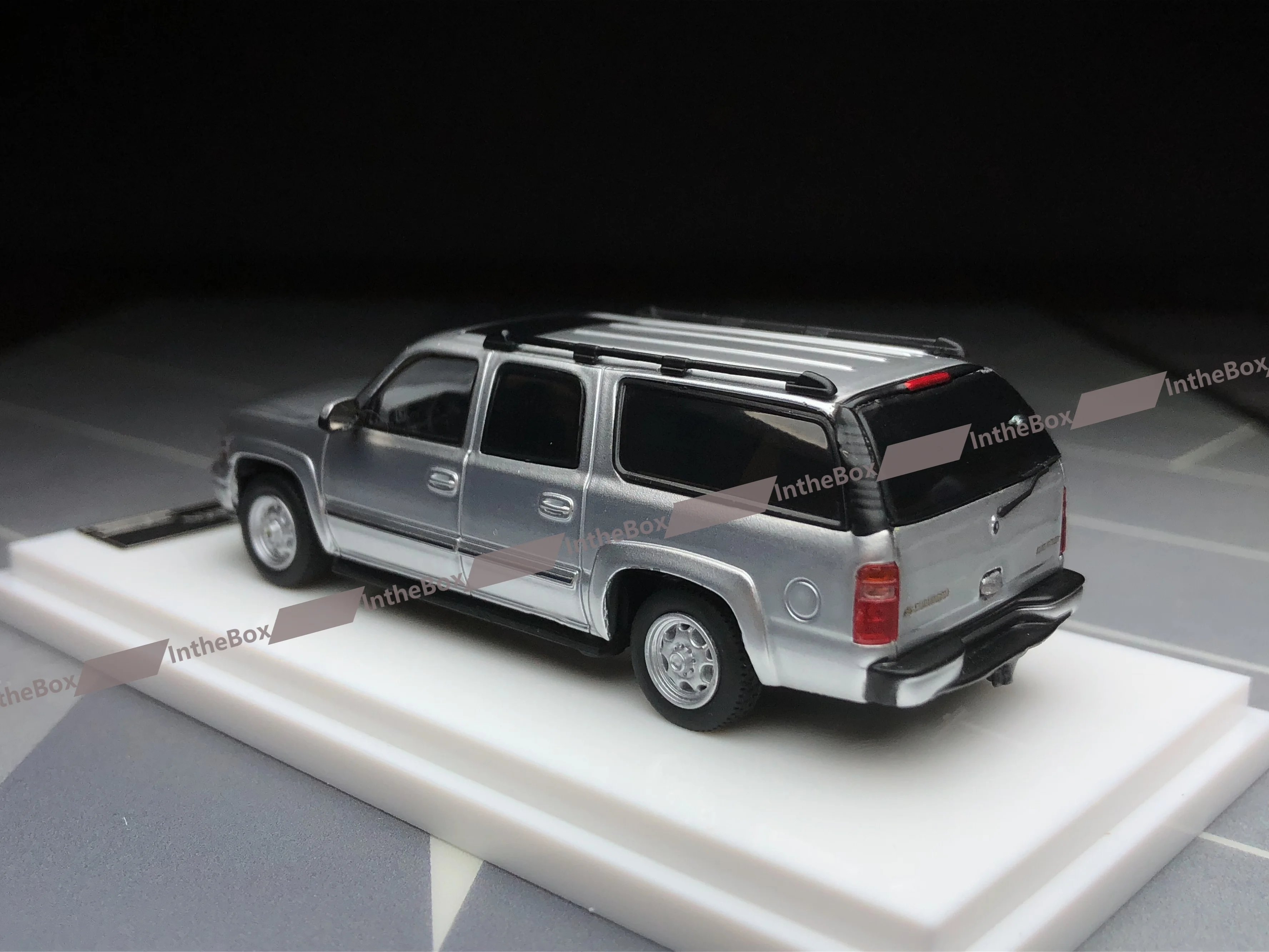 MK 1:64 Mk9 GMT800 Suburban Silver Diecast Model Car Collection Limited Edition Hobby Toys