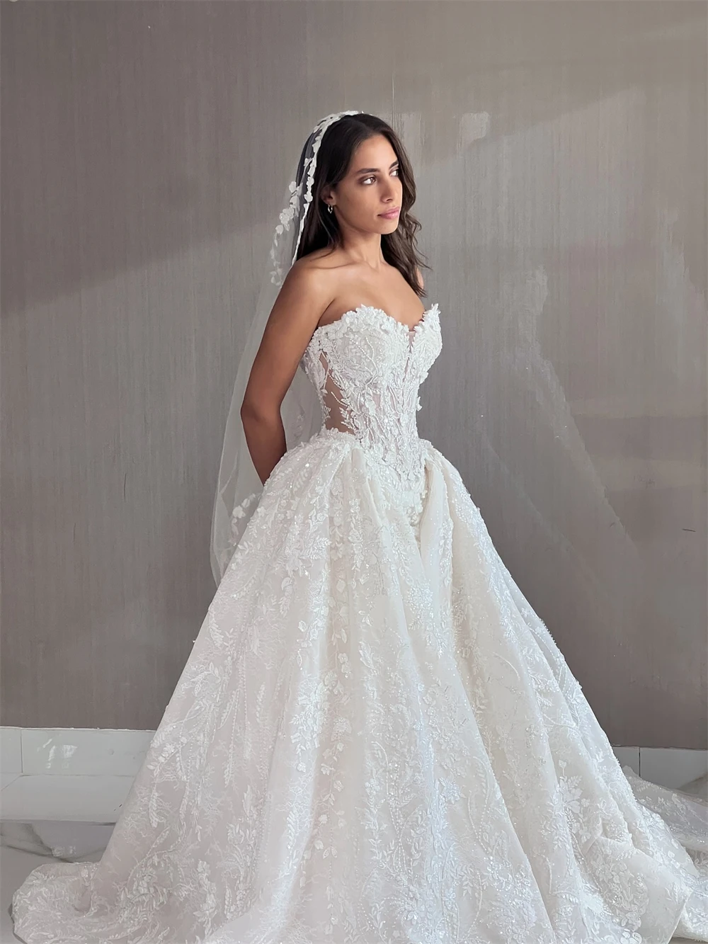 

Customized Dreamy White Organza Wedding Dress Formal Sweetheart Sleeveless Bridal Gown Classic A-Line Court Train Robe de mariée