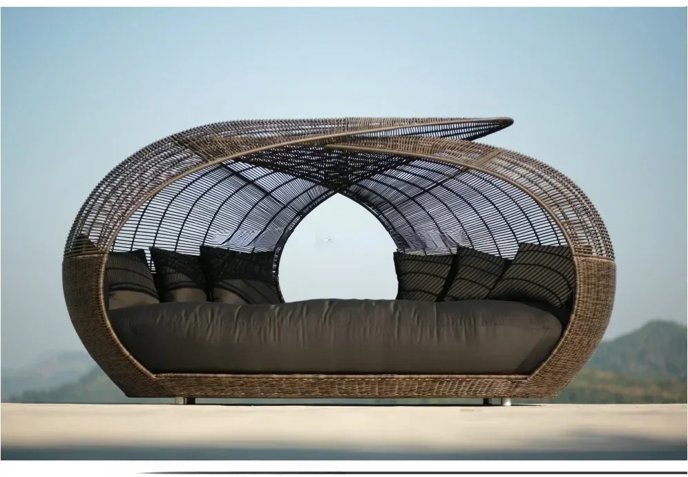 Big round Rattan Wicker Daybed Sun Lounger Garden Furniture Affordable Elegant Design Comfortable Relaxation Best Seller