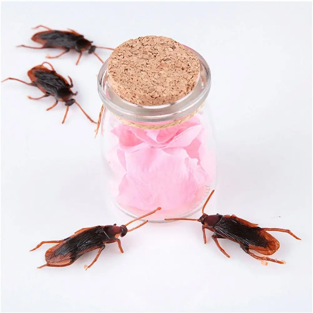 Interesting Fantastic  Amusing Prank Halloween Special Model Cockroach Shape Toy Lifelike Blackbeetle Joke Fake Roaches