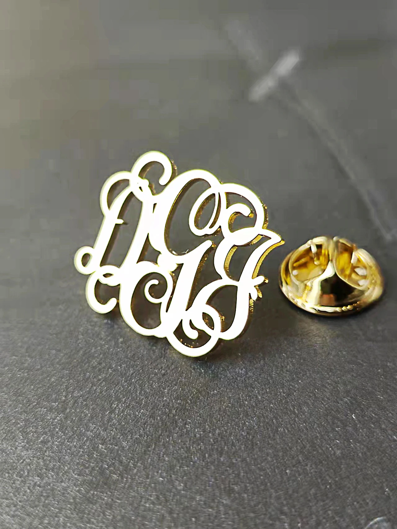 Personalized Custom 1-3 Letter Collar Pin Name Brooch Stainless Steel Initial Pendant   Lapel Pins Badges Gift Jewelry for Women