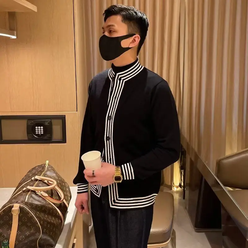 سترة صوفية مخططة راقية للرجال مع إحساس فاخر باللون الأسود وياقة واقفة سترة متماسكة بقصة ضيقة #4