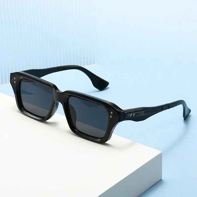 New Small Square Frame Rivet Sunglasses European and American Retro Thick Frame Sunglasses for Men and Women, Popular Street Style Glasses 3982