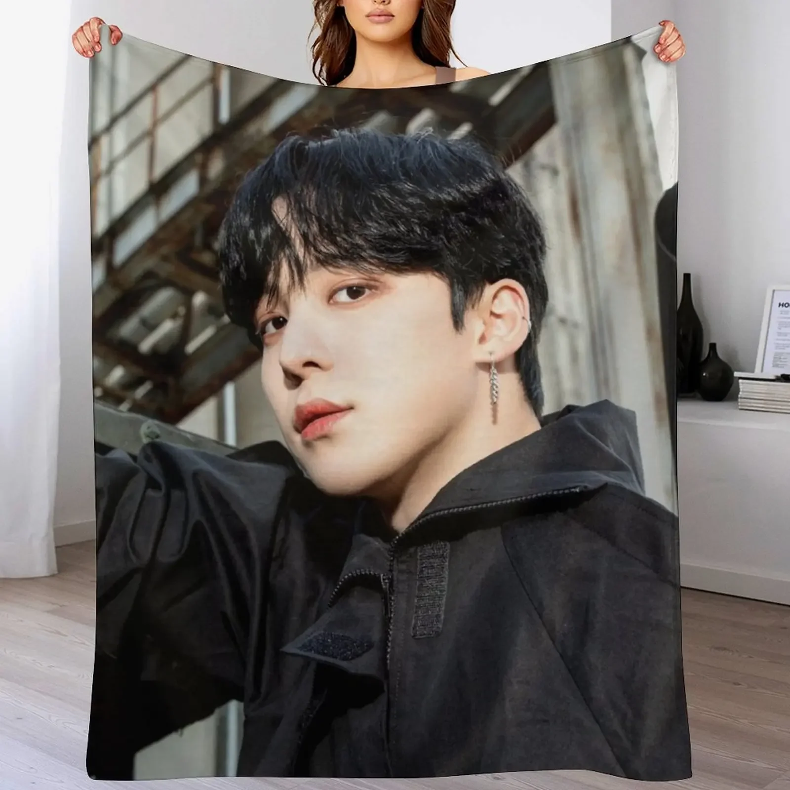 

ATEEZ YUNHO THE WORLD EP.1 : MOVEMENT GUERRILLA Throw Blanket Loose christmas decoration Nap Blankets
