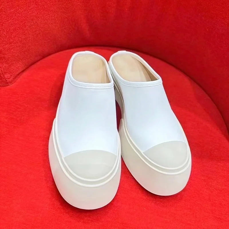 黒、白のパッチワーク女性スリッパラウンドトゥプラットフォーム厚底フラットサンダル夏防水屋外女性カジュアルシューズ