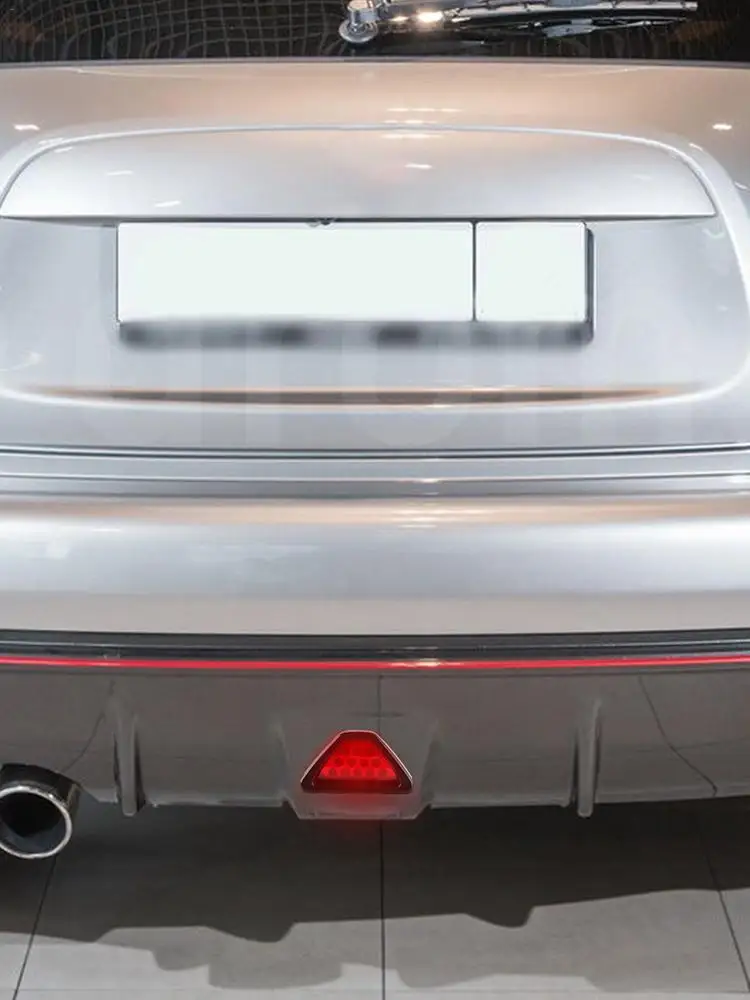 Troisième feu de freinage arrière FlUNICEF, feu de signalisation d'arrêt, style F1, triangle sportif, pare-chocs arrière, accessoires de voiture universels, 12V