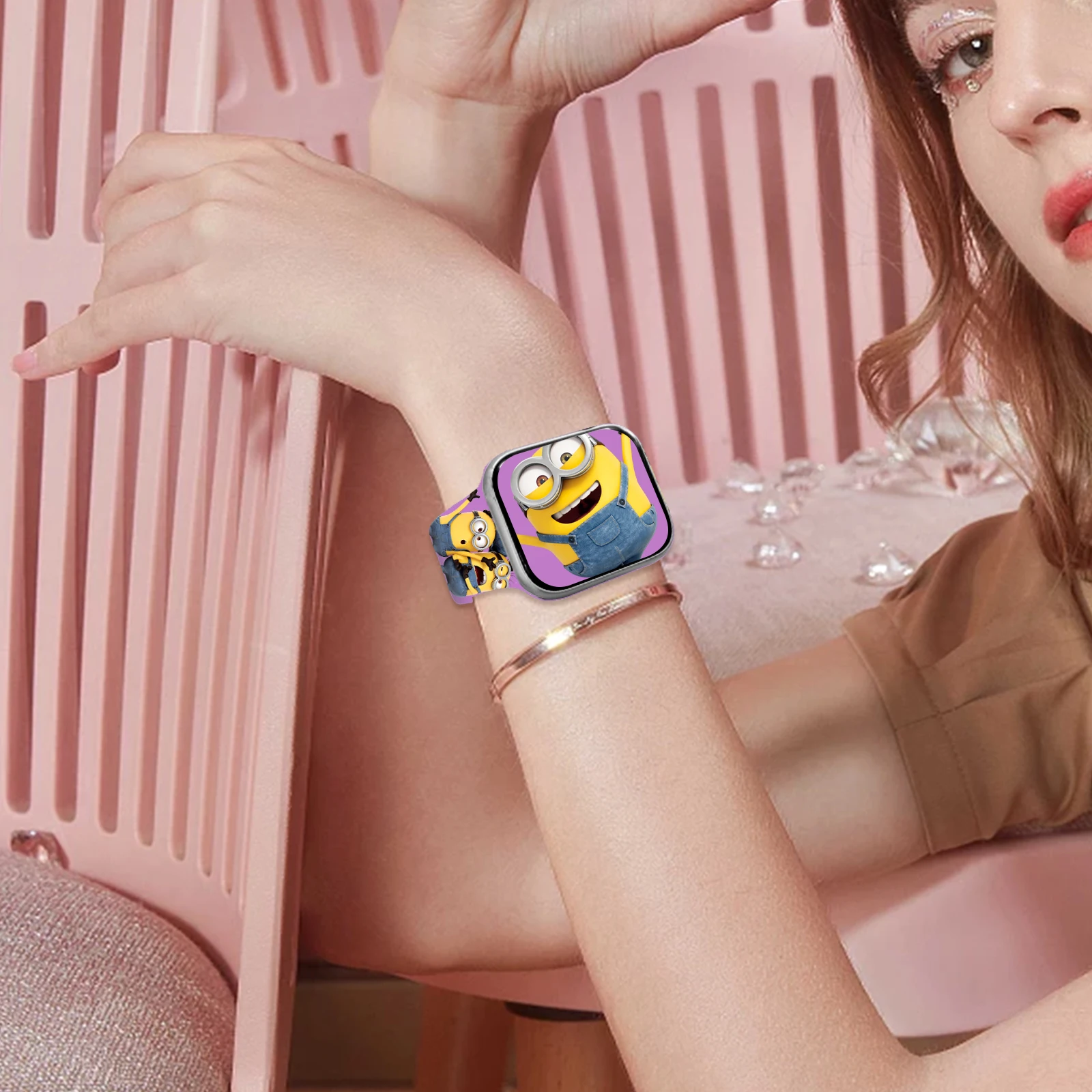 MINISO Happy Minions حزام مطبوع لساعة أبل 11 10 9 سوار سيليكون قابل للاستبدال لساعة iWatch 46/44/42/41 مللي متر