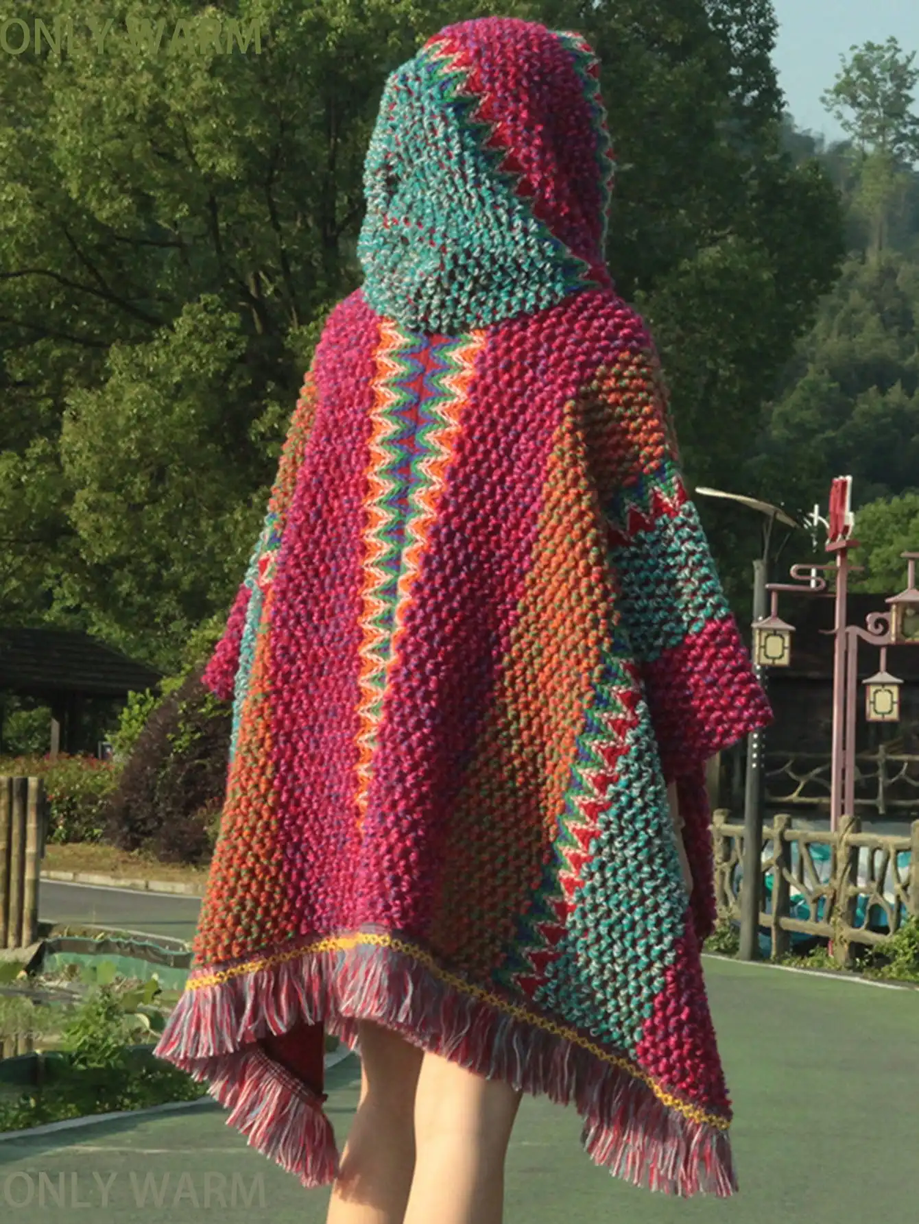 1‑Piece Women’s Bohemian Hooded Poncho, Geometric Rhombus Pattern with Tassel Details, Fashion Boho Cover‑Up for Casual Outings, Travel & Vacation