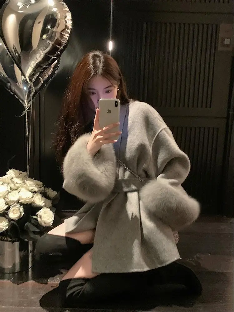 

Women Long Cardigan Loose Overcoat Winter Warm Luxury Fox Fur Sleeves Coat With Belt Turn-down Collar Two Side Cashmere Jacket