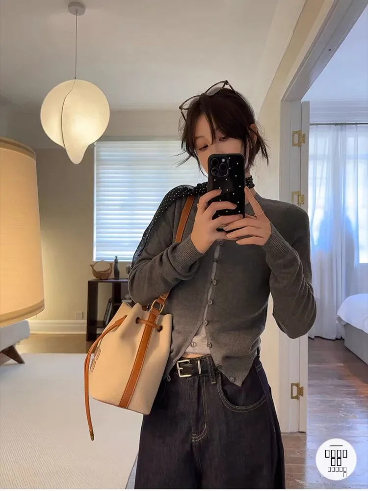 Suéter de Punto Elástico Suave con Cuello Redondo, Manga Larga, Color Puro, Botones, Estilo Coreano, Corte Hoado, Novedad d...