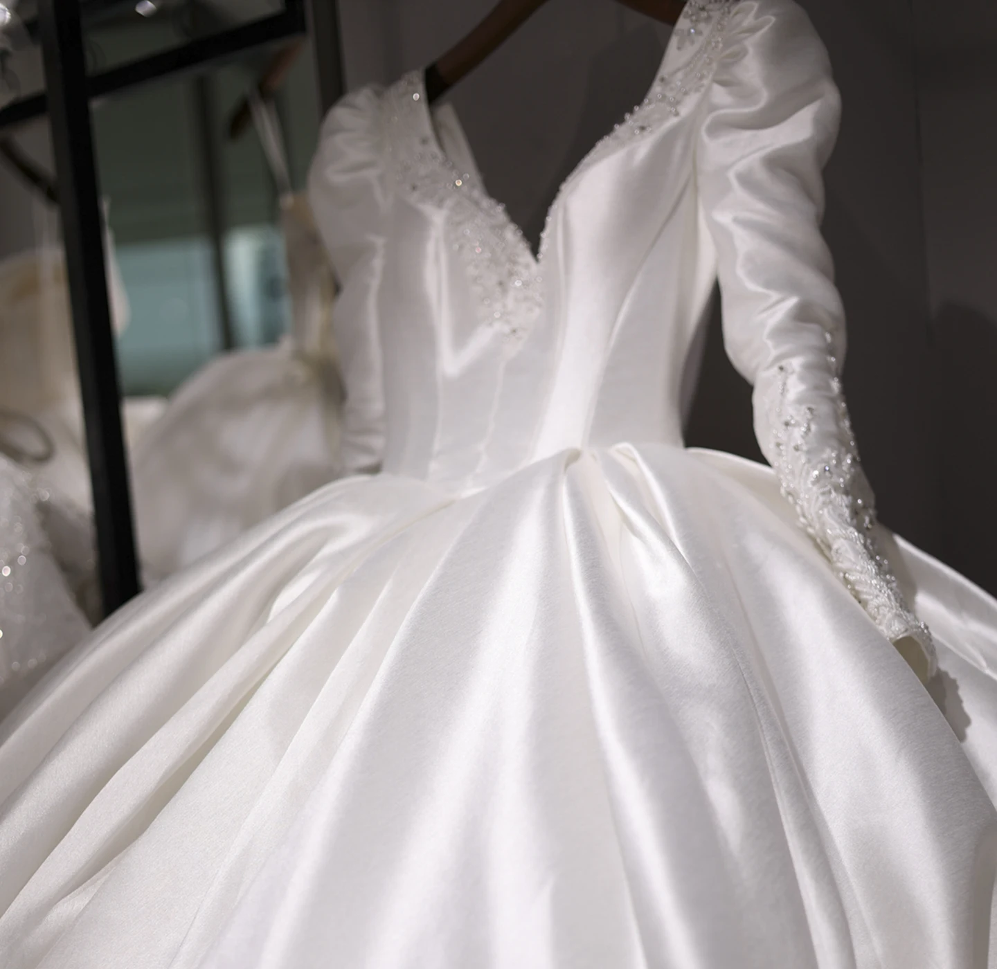 

Sharon Said Real Photos Off White Satin Luxury Ball Gown Wedding Dress 2V-Neck Long Sleeves Beaded Bride Gowns RS009 Customized