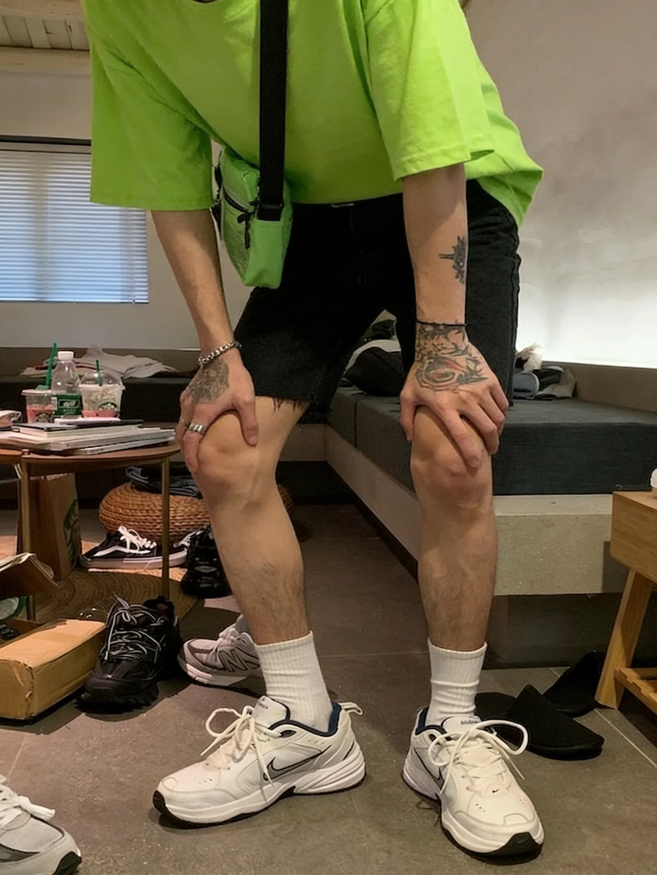 

Джинсовые шорты унисекс черного цвета, облегающие, в стиле ретро, для свиданий. Аксессуары и ремни в комплект не входят.