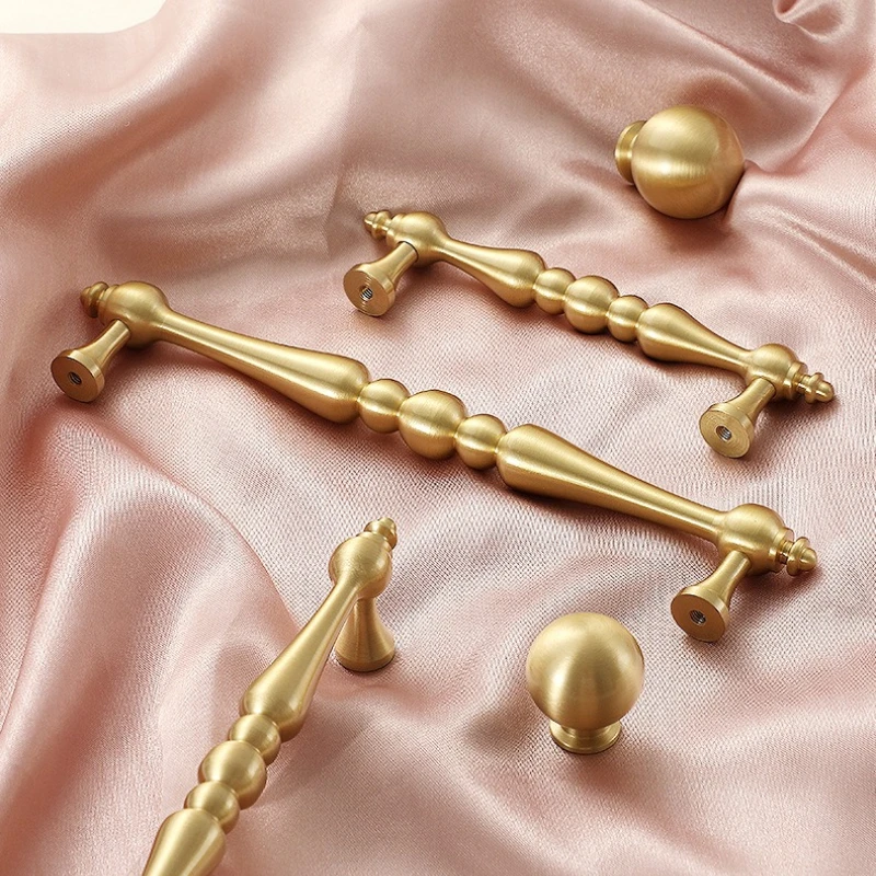 Französischer Luxus-Möbelknopf aus Messing mit Goldgriff für Kleiderschrank, Schublade, Schuhschrank, Einloch-Design, modern, aus reinem Kupfer, Möbelbeschlag. – Detail 10