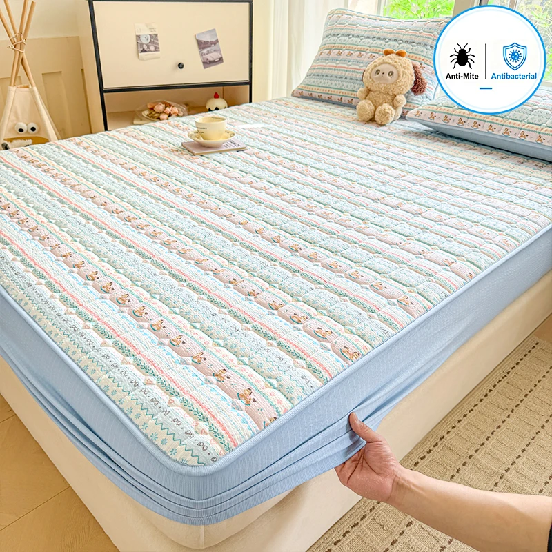 Quilted Fitted Mattress Protector Soft Crinkled Microfiber Top Antibacterial Anti-Dust Mite Breathable Mattress Cover Non-Slip