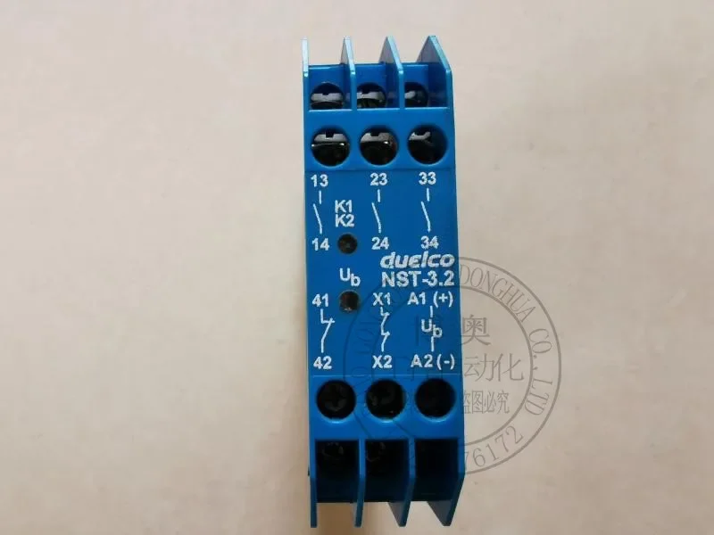 

2025.4 NST-3.2CL оригинальное импортное реле безопасности DUELCO Denmark NST-3.2 NST-3 в наличии 24 В