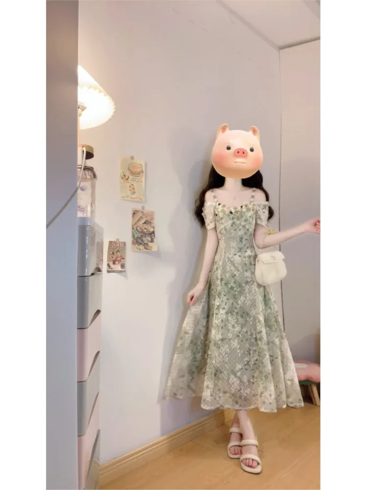 A plus-size vacation-style floral pear-shaped green dress with fat line