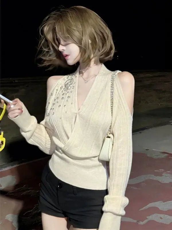 

Elegant White Knitted Diamond-Encrusted Long Sleeve Base Shirt Women's Autumn Winter Design Shoulder-baring Top Commute Style...