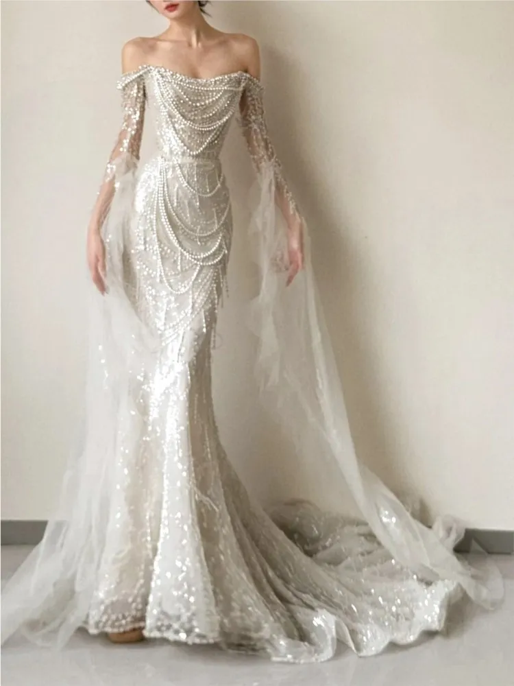 A one-shoulder light luxury style heavy fishtail and niche welcome dress for going out