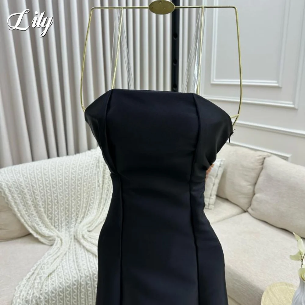 Sukienka balowa Lily Black bez ramiączek, z kwiatami 3D, krój trąbka, gorsetowe wiązanie na plecach, plisowana, idealna na specjalne okazje, możliwość personalizacji.