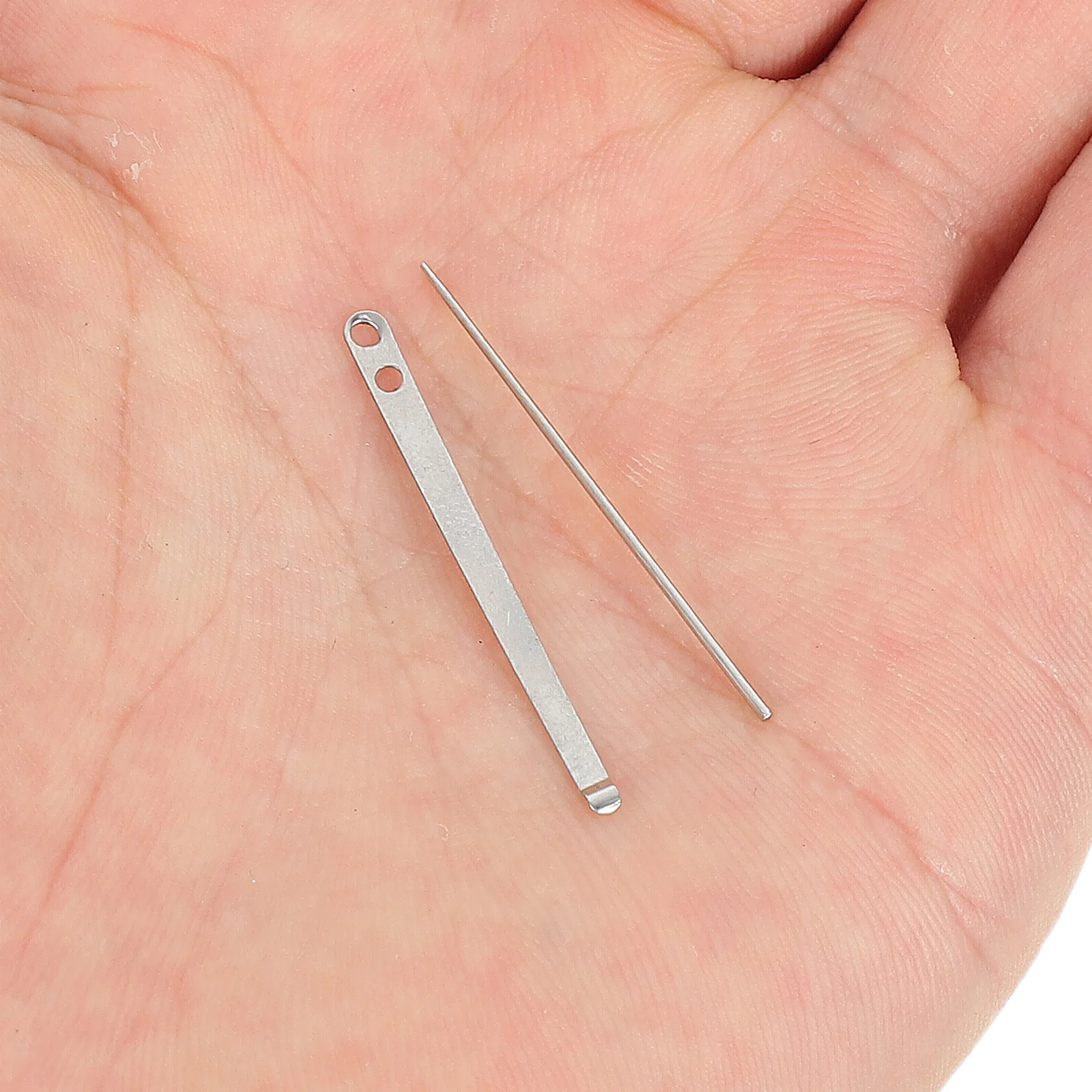 

1 set 2 Pieces Precision Spring Needle for Flute Recorder Saxophone Durable Metal Easy Replacement Woodwind Repair Supplies