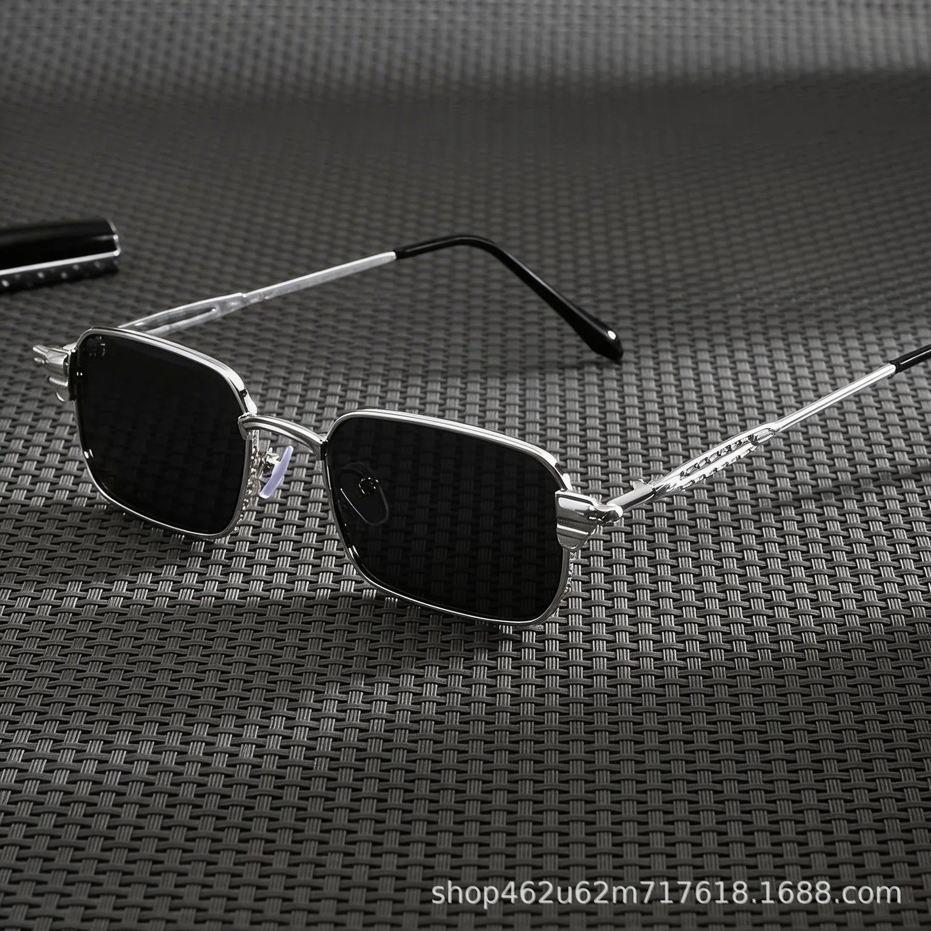 

Vintage Square Neutral Sunglasses Hollow Metal Frame UV400 Sun Protection Unisex Glasses for Driving Outdoor Travel