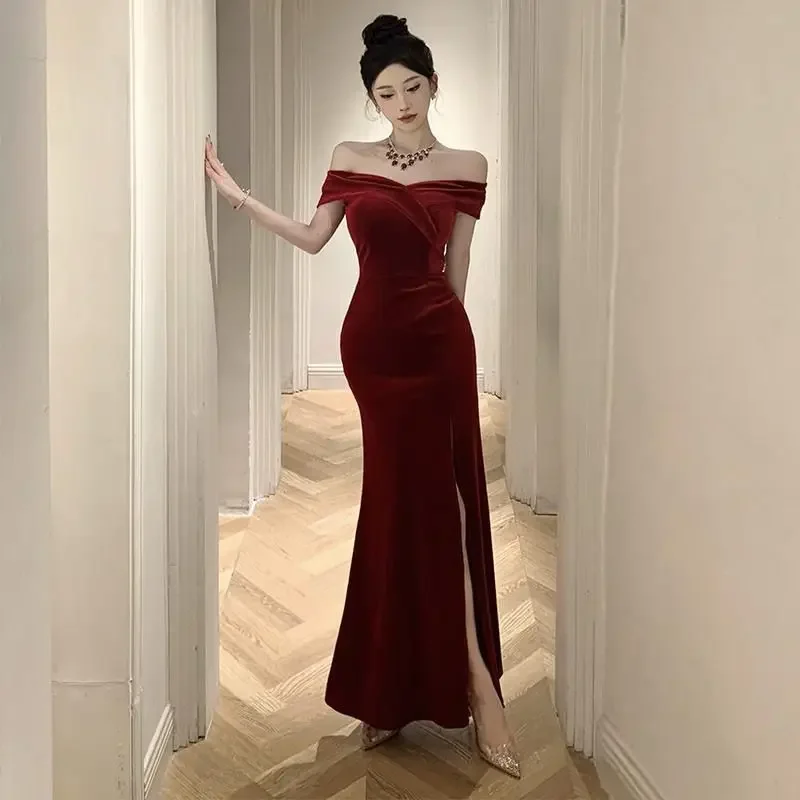 

Battle Robe Velvet One Shoulder Dress Women's Autumn and Winter Style High End Hepburn Style Slimming Fishtail Skirt Medium Long