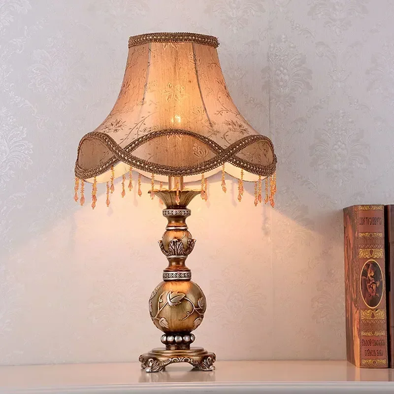 

European Retro Table Lamp Bedroom American Fabric Table Lamp Wedding Room Living Room Antique Decoration Bedside Table Lamp