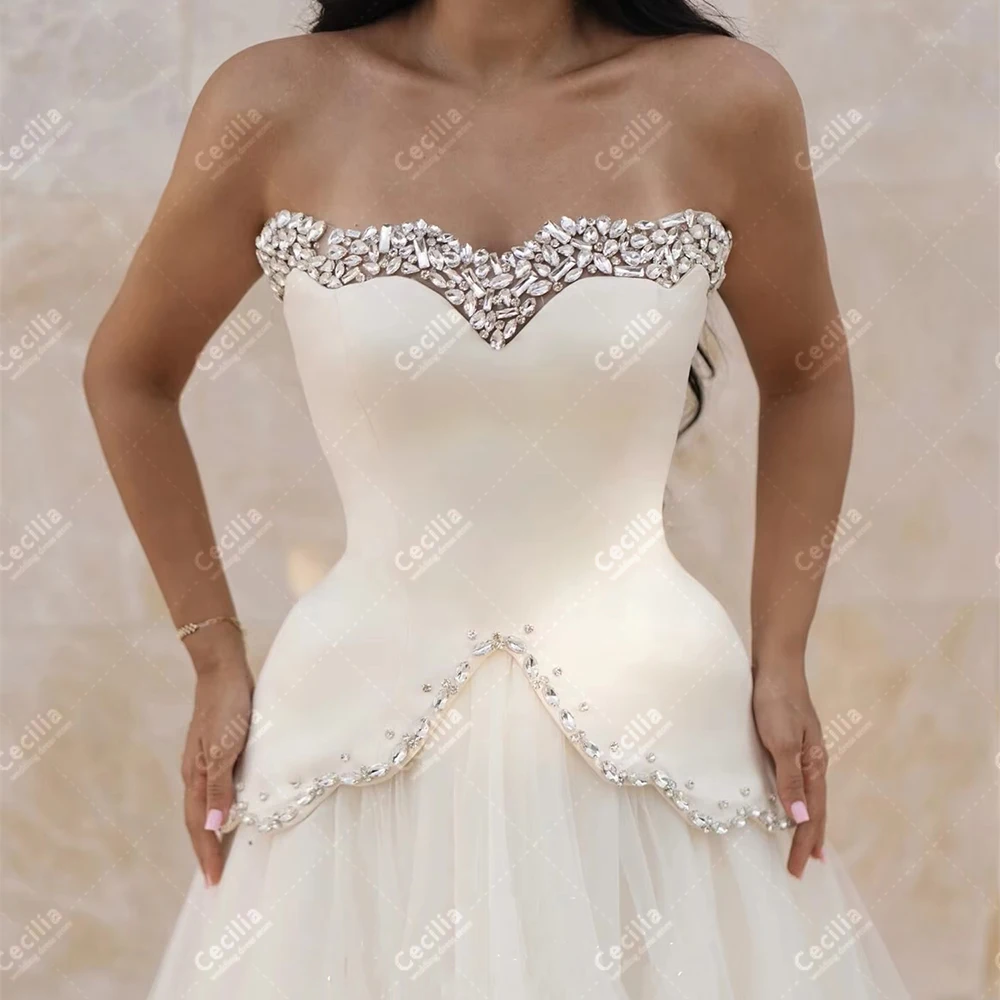 فساتين الزفاف الحديثة الساتان زي العرائس الديكور يزين مثير حمالة عارية الذراعين الجلباب رشيقة مخصصة Vestidos De Novia