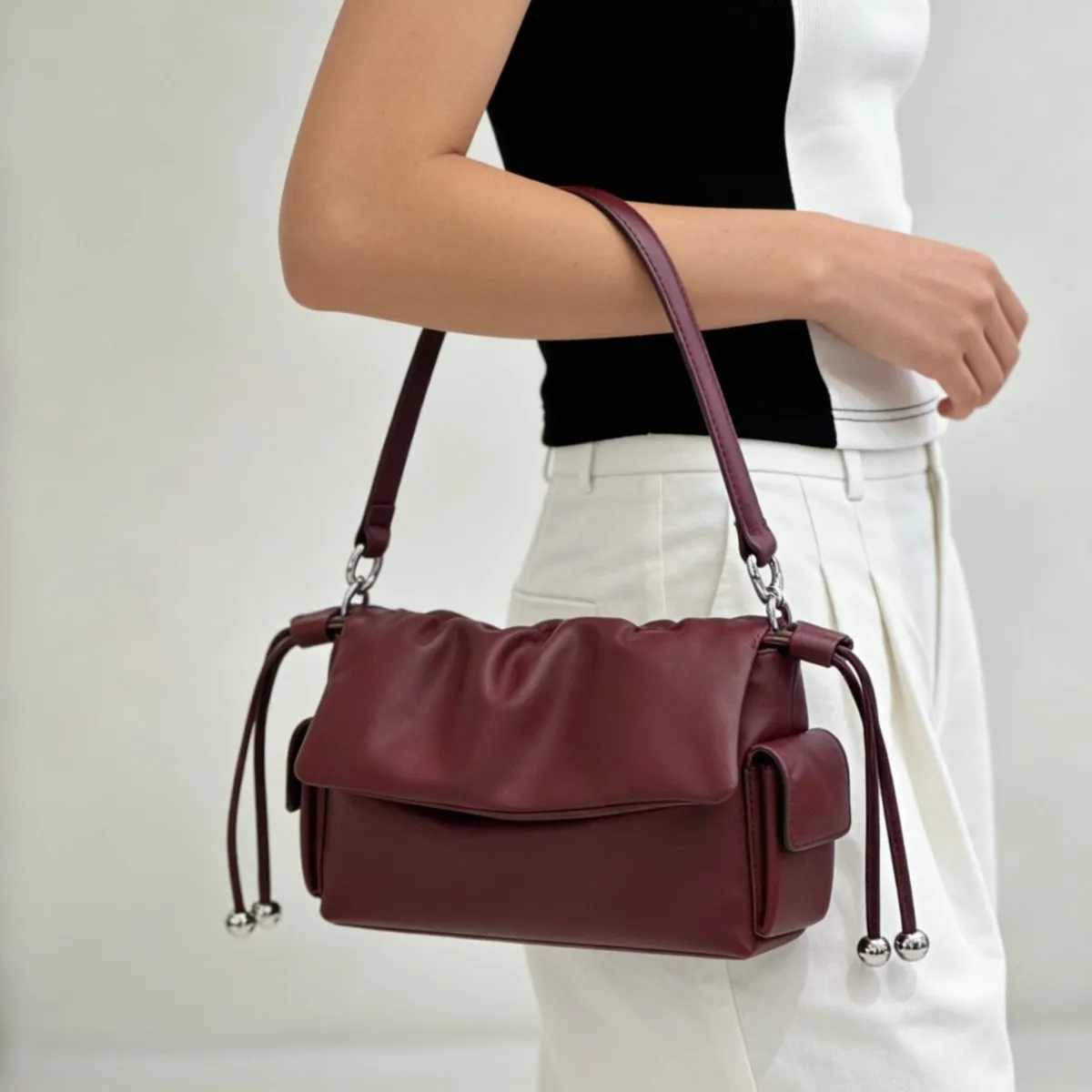 2026 New Pleated Cloud Tote Bag, Leather Women's Double Pockets, Multi-back Method, Light Luxury Underarm Oblique Span Bag