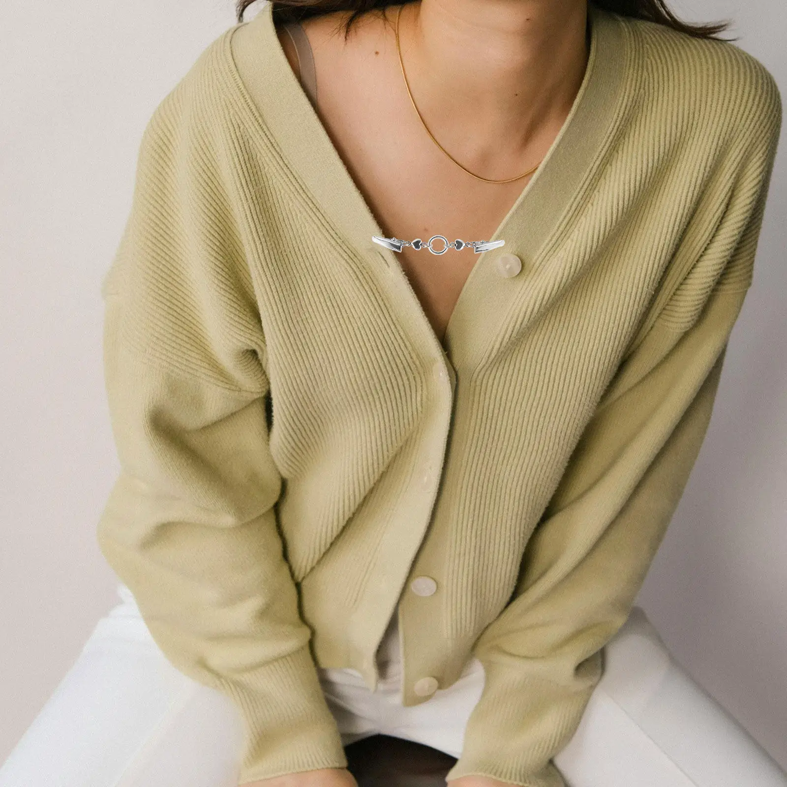 4Pcs Retro Alloy Sweater Clips Stylish Cardigan Closure Clips Shawl Fasteners Clothing Cinch Clip Women Scarf Decoration