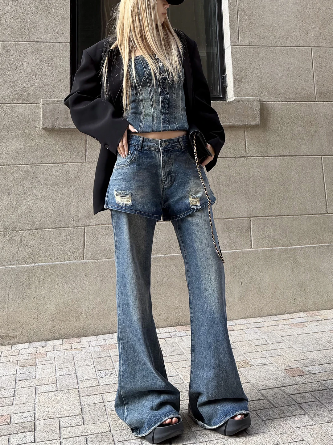 

Женские джинсы Slim Fit из денима с эффектом потертости, весна 2026, новые, с асимметричным высоким поясом, прямые, расклешенные от колена