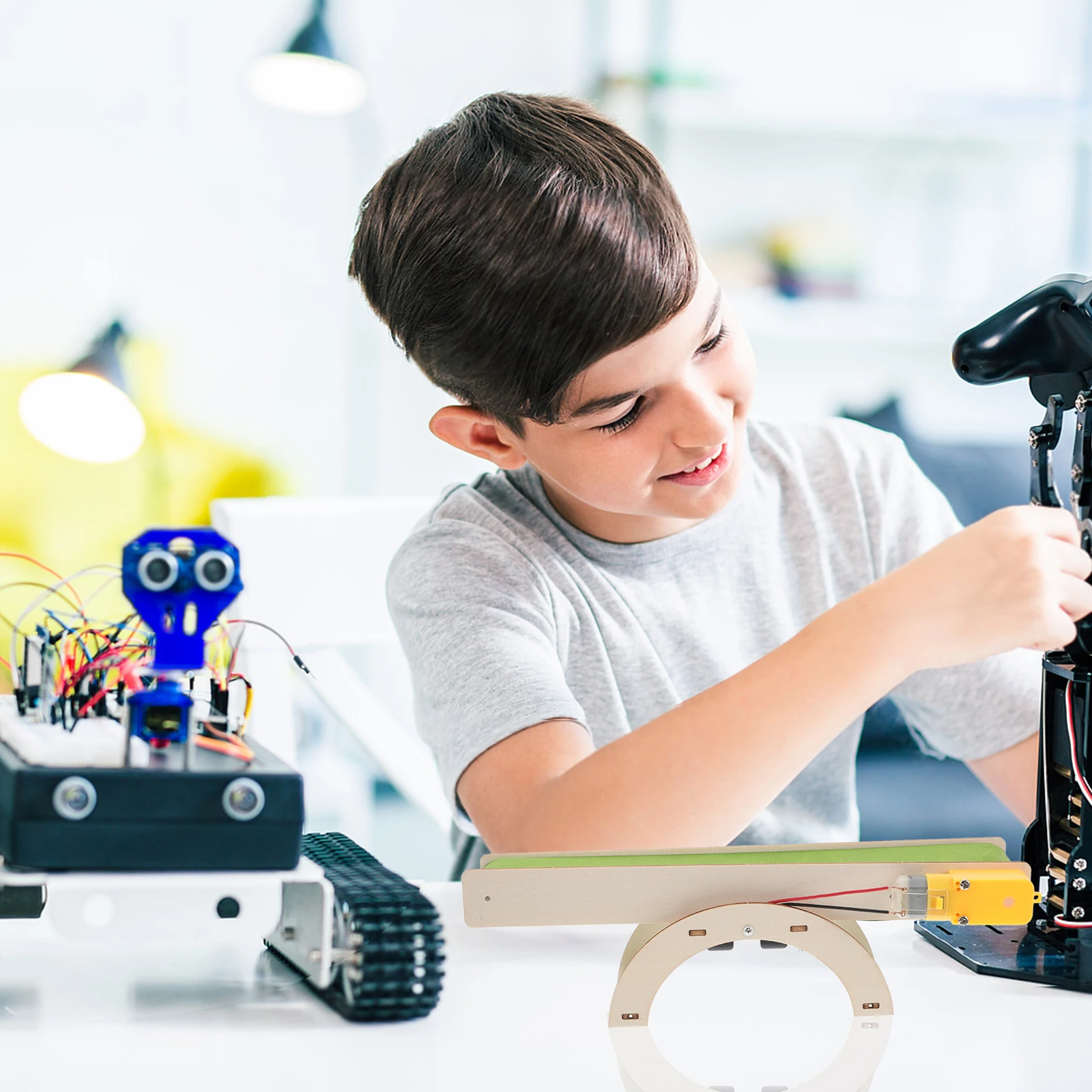 Elektrische Förderband Mini Holz Kits Automatische Schraube Gebäude Pädagogische Studenten Produktion Förderband Liefert Lehrmittel