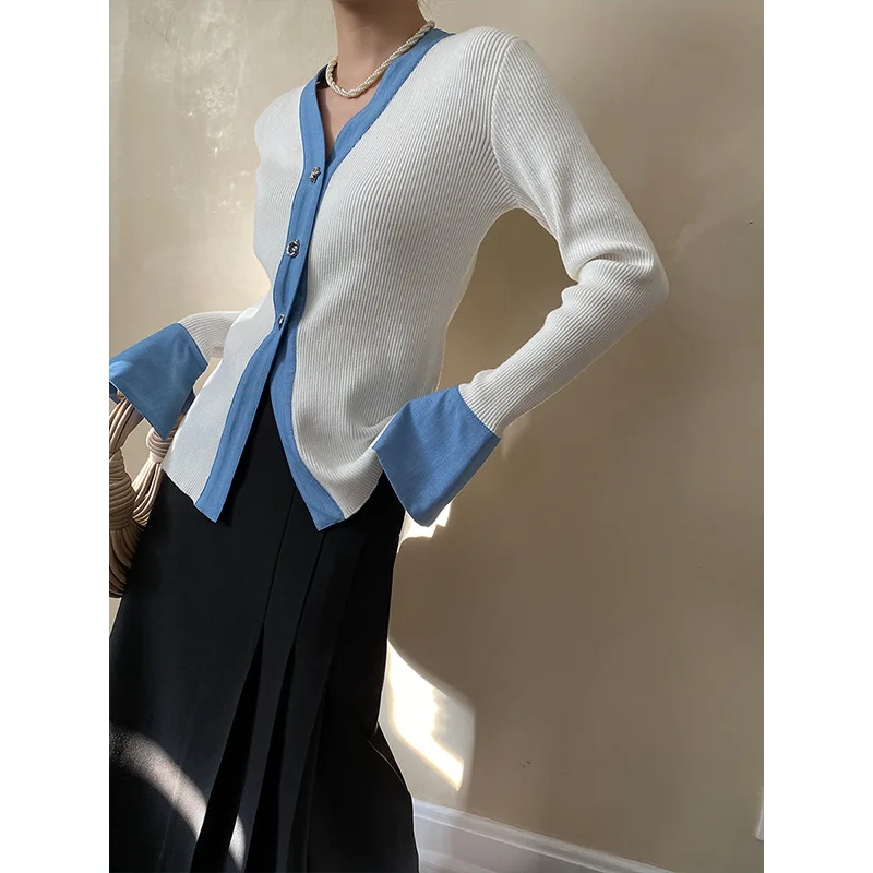 Trendy denim color splicing trumpet sleeve slim V-neck sweater 2023 early spring new knitted cardigan