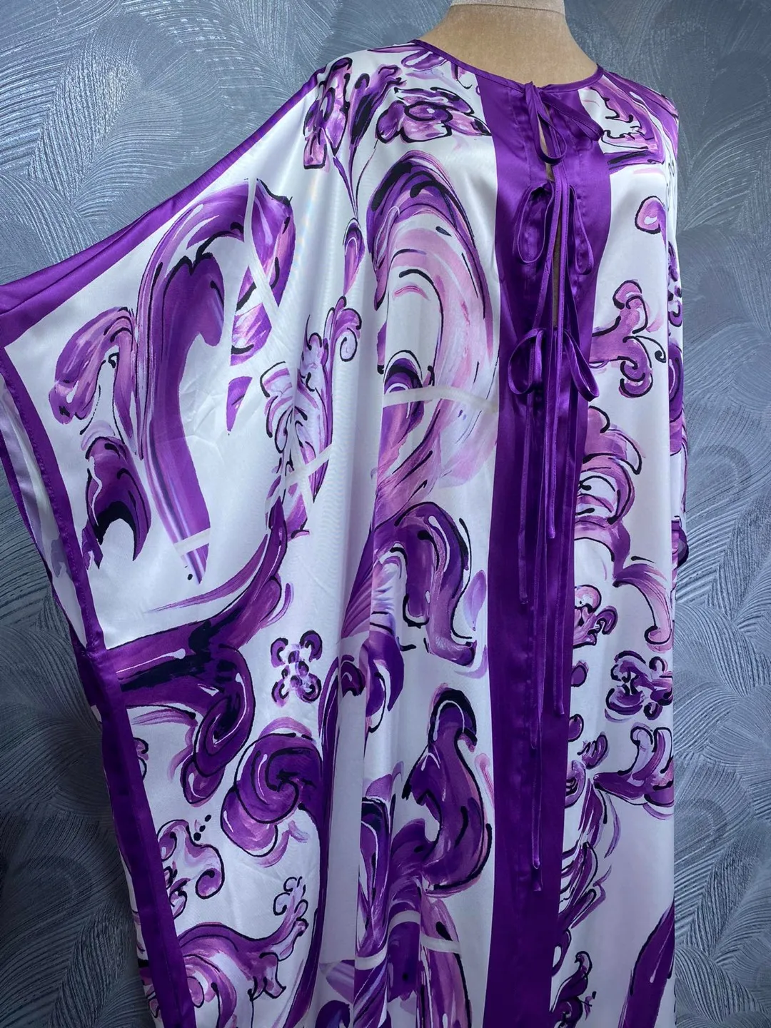 Abito caftano in seta da donna con stampa in porcellana viola, lungo maxi Boho Chic, per le vacanze al mare